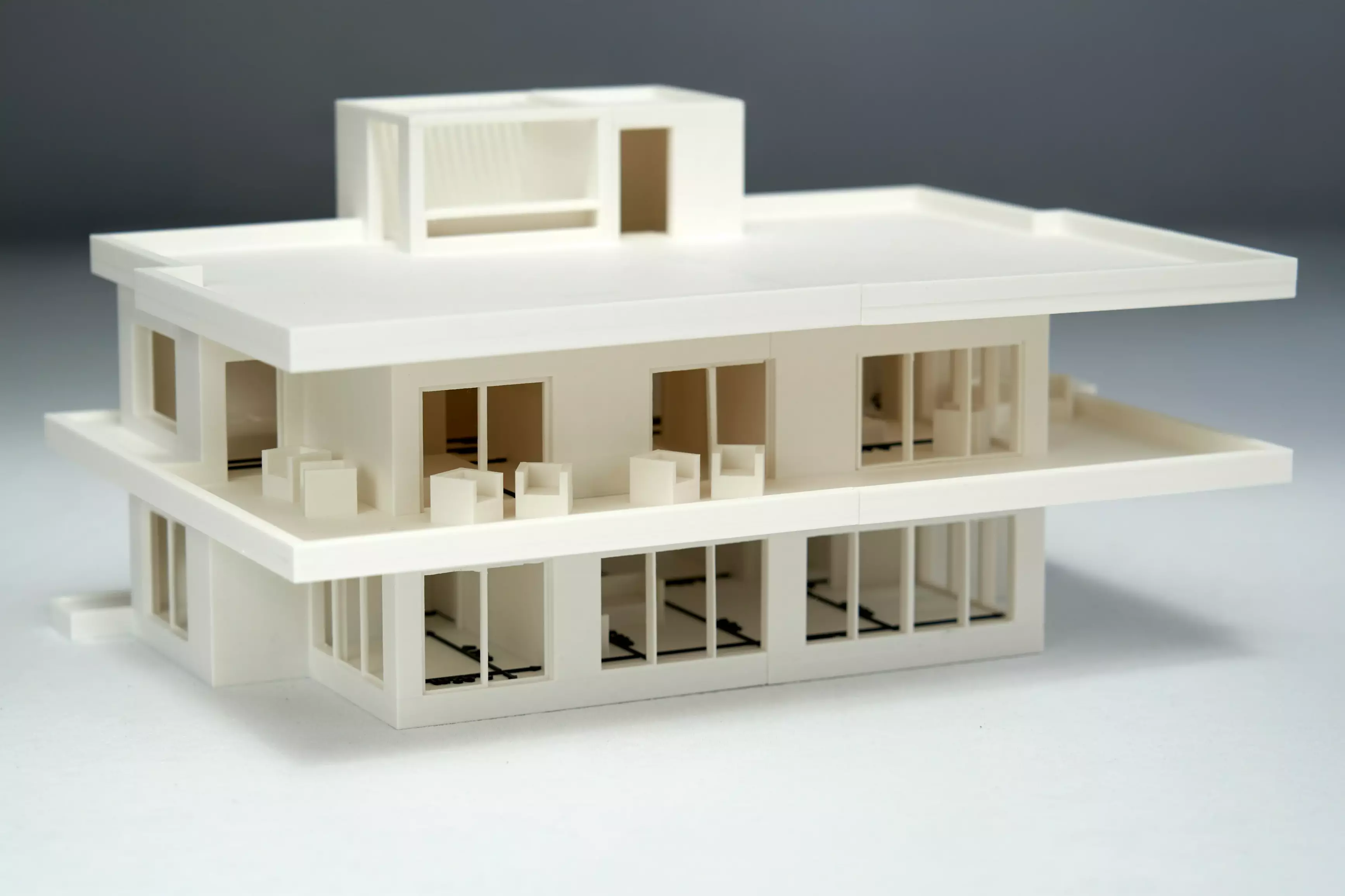 Frontansicht des modularen 3D-Modells einer griechischen Villa mit abgenommenem Dach